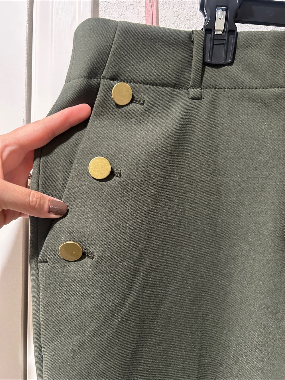 Club Monaco Byllie Olive Tailored Pant - Picture 3 of 4